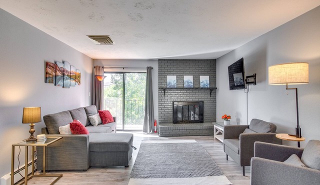 Cozy Colorado Escape - Near Hiking & Skiing!
