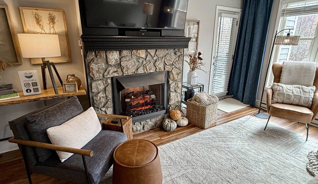 Cozy Escape | Perfect Couples Retreat near Banner Elk | 2 Private King Suites