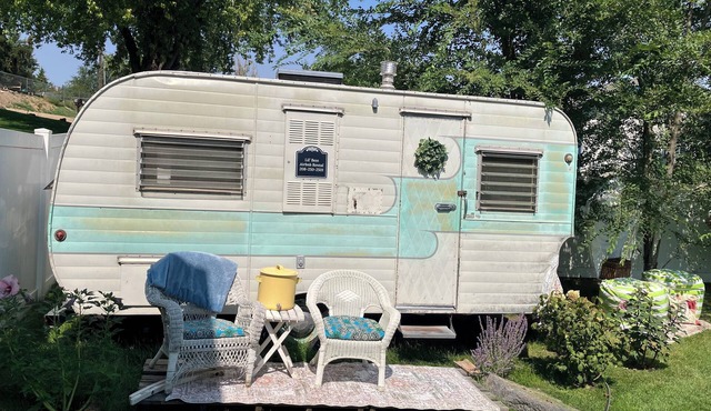 Cozy vintage camper in serene Caldwell