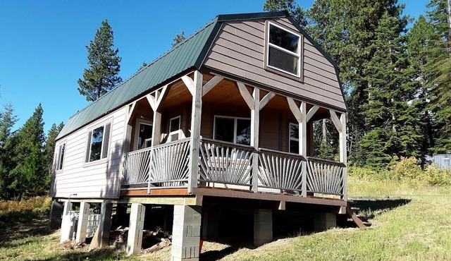 Cute Off-Grid Glamping Cabin Rental in Idaho for Relaxing Nature Getaways