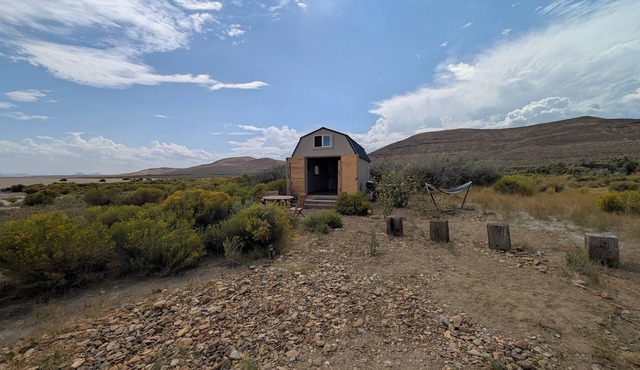 Dark Sky High Desert Cabin · Alvord Desert Playa Access