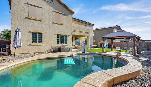 Desert Oasis w/Fire Pit: 6 Mi to Cardinals Games