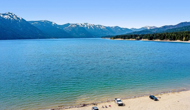 Dog-friendly condo with fireplace &WiFi - paid-access to pool & hot tub