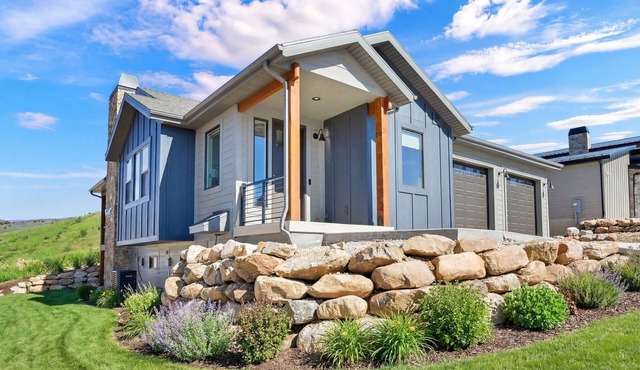 Eden Retreat: Hot Tub & Ski-In/Ski-Out Views