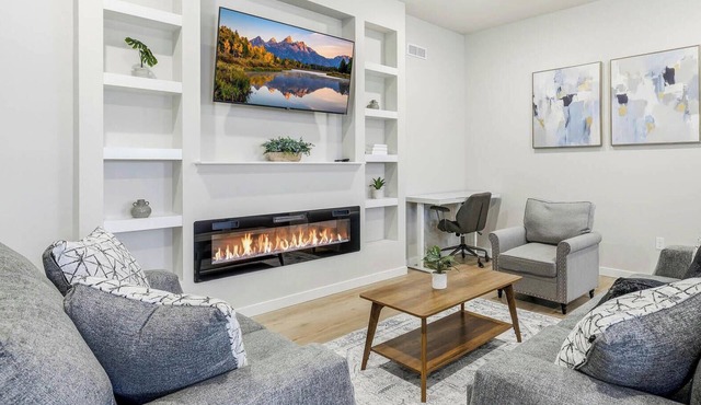 Emerald Haven 3BR Retreat Work-Ready + Relaxation