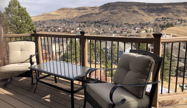 Enjoy stunning views in this large, 5 bedroom house with an unbeatable location!