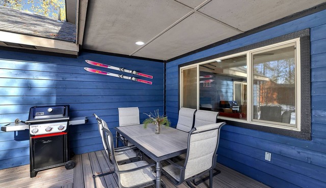 Escape to the Mountains | Hot Tub | Fire Pit | Game Room w/Pool Table | Kids Toys | 5 min to Lake!