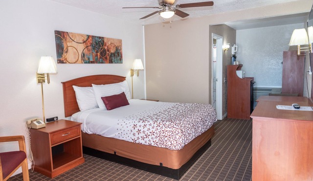 Esquire Inn