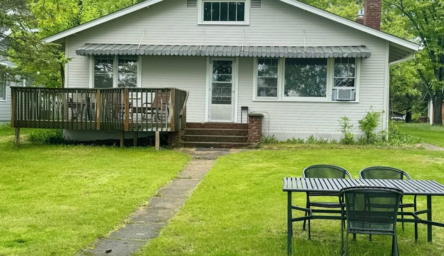 Ethel’s Cottage Gull Lake Beach, Dock & Boat Lift near Grand View Lodge