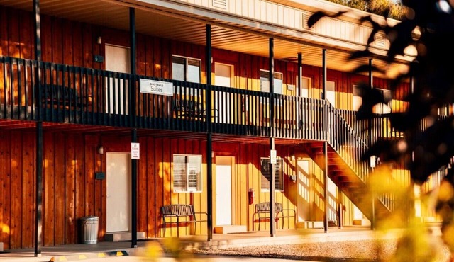 Family reunion and corporate retreat lodge near Dinosaur National Monument, sleeps up to 40