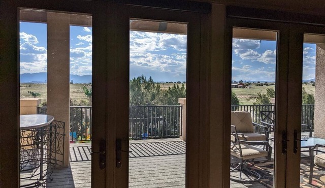 Family Sized, Spacious 2 Story, Mountain Views, Pool Table, Smart T.V's