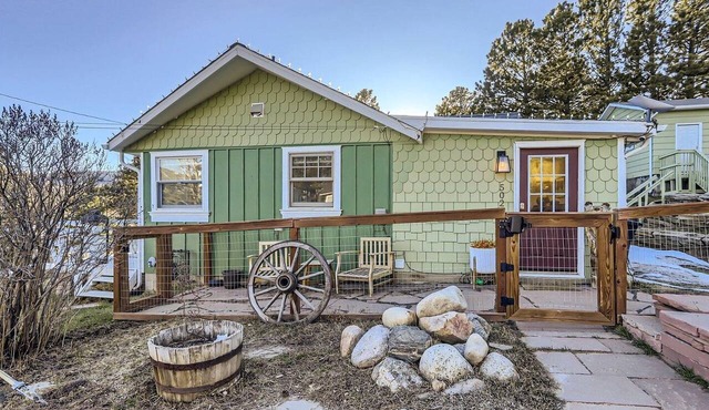 Fantastic Cabin with Fire Pit and Fireplace in Nederland, Colorado