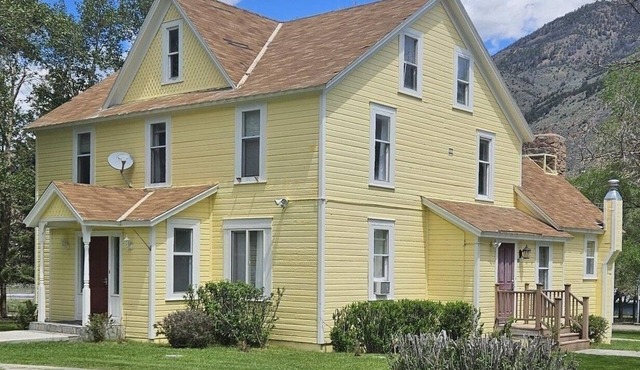 Farmhouse Retreat Near Yellowstone National Park Perfect for Groups