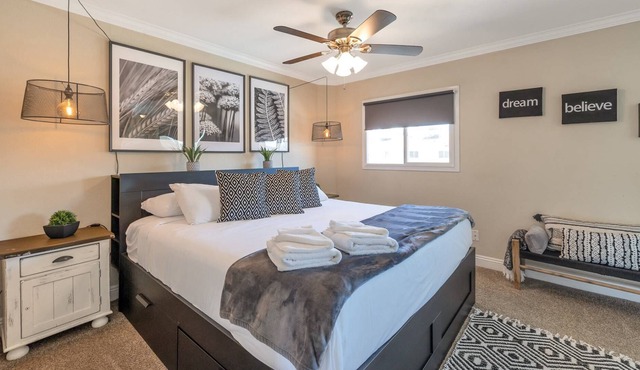 FREE GOLF, Pool + Close to Spring Training, Old Town's Shopping & Dining, Private Back Patio & Grill