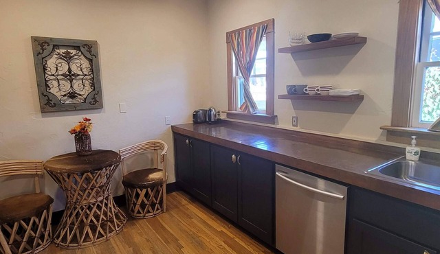 Free Parking! Steps to UA +Downtown. 3 BR 2 BA, Full Kitchen, Laundry, Fire pit.