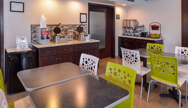 Get Ready for Adventure! Located in the Heart of Kennewick! Free Breakfast!