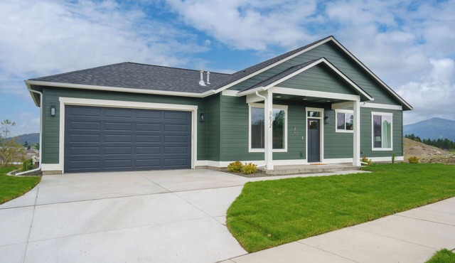 Golf Getaway, Hot Tub, EV Charger, New 2025 Build