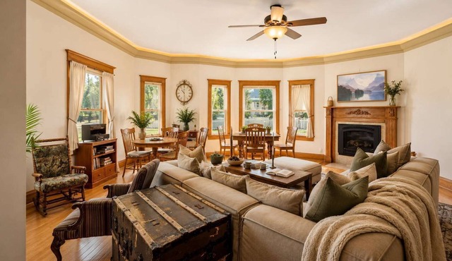 Gratitude | A 1920 Charm in Historic Residence Hill | 6 Bedrooms, 5.5 Baths, Sleeps 16 | Fireplace, Hardwood Floors, Event Opportunity | Walk to Downtown Sheridan, Wyoming