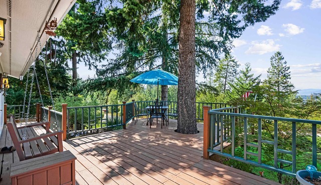 Hayden Lake Views | 2BR Deck Retreat Sleeps 7