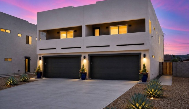 High-End Modern Desert Retreat - 12 Min to DT & Airport
