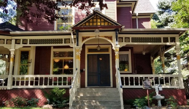 Historic Victorian Inn South Loft