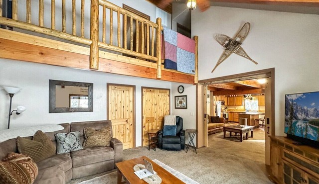 Hot Tub Cabin Near Lake | Pet-Friendly & Peaceful