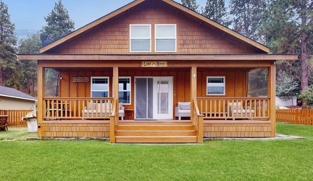 Lakefront home with kayaks and paddle boat, full kitchen and private BBQ