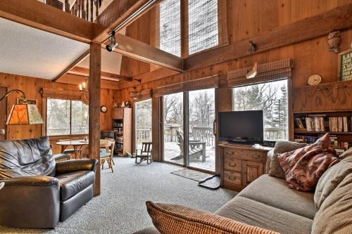 Lakeview 10-Acre Kimball Cabin w/Private Beach!