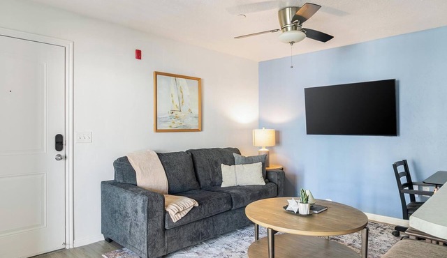 Landing | Beautiful 3BD, Gym, Game Room