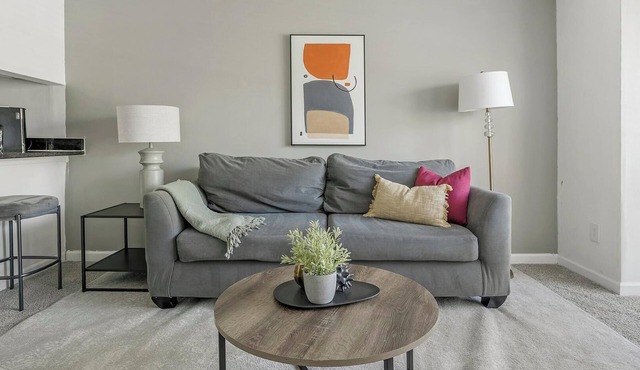 Landing | Beautiful Studio, Pool, Clubhouse