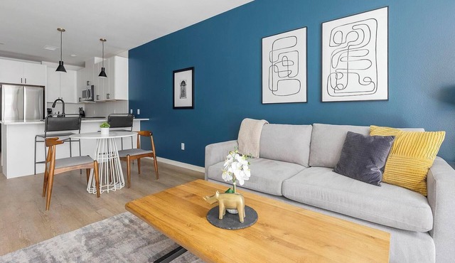 Landing | Modern 1BD, Rooftop Lounge, Gym