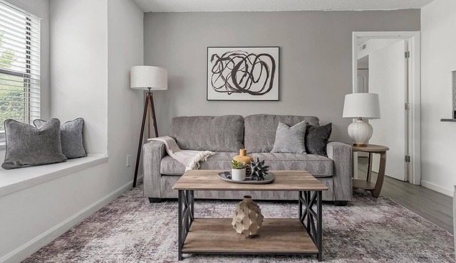 Landing | Spectacular 2BD, Pool, Clubhouse