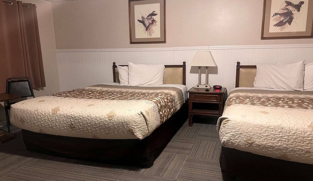 Large 2 Queen Beds|Non-Smoking