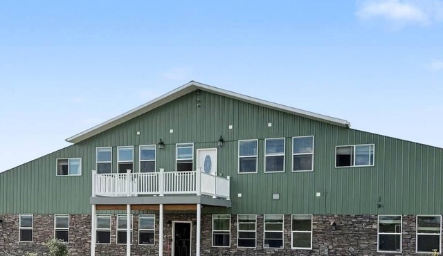 Large group/reunion destination barn home near Lava Hot Springs, many AMENITIES!
