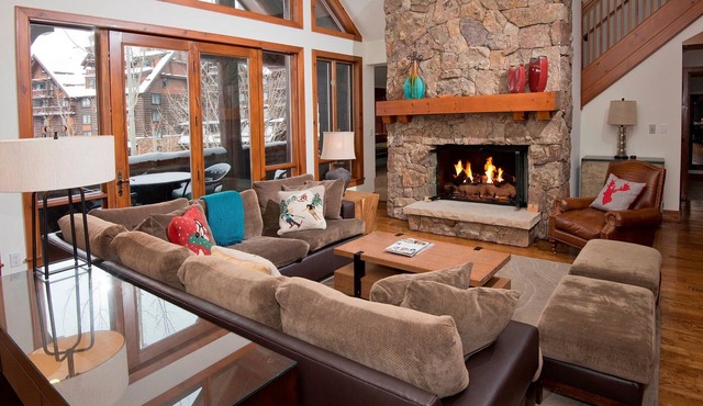 Lavish 3BR/3.5BA Bachelor Gulch Condo - Ski In/Ski Out
