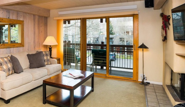 Lift One - Rustic second floor one bedroom with balcony