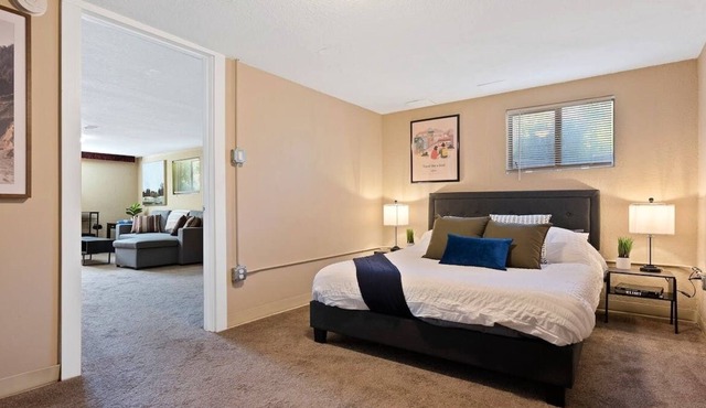 Loftium | Spacious & Peaceful Suite in Sloan's Lake!