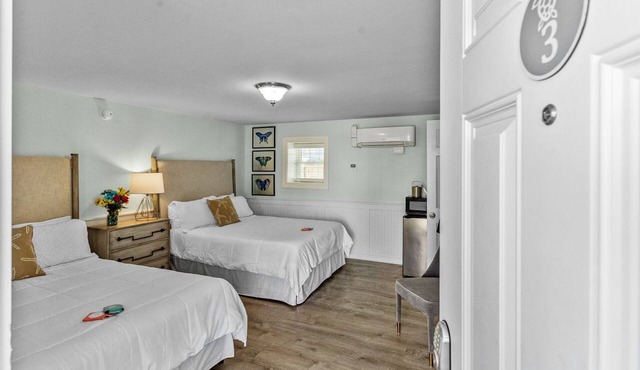 Loggerhead Inn & Suites - Two Queen Room in hotel in Surf City, North Carolina