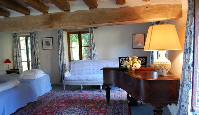 Loir Valley-farmhouse on beautiful extensive private property in Bazouges Cré Sur Loir