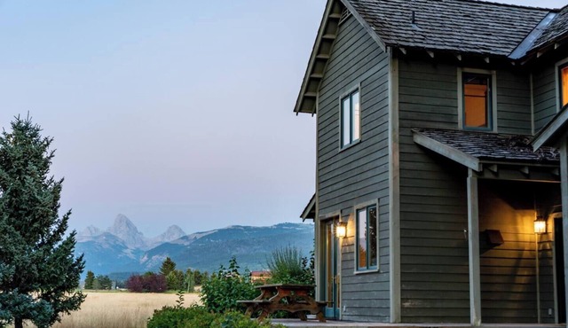 Luxury Family Mountain Home w/Hot Tub + Teton Views