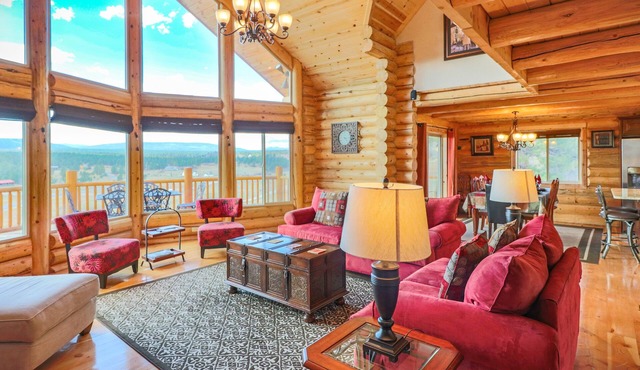 Luxury Lodge, 3 Bdrm Suites, Mtn Views of Nat’l Forest