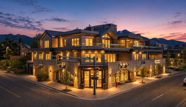 Luxury Residence on Main | Baldy Views | Heated Terrace | Walk Everywhere