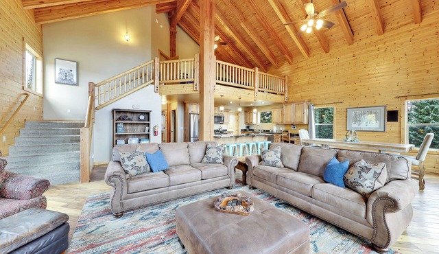 Luxury Ski Cabin - Sleeps 25 - 2 Min to Lifts