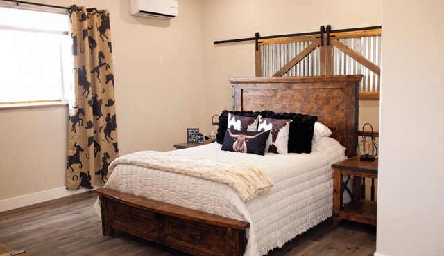 Marvelous western themed studio with AC in charming Salina.