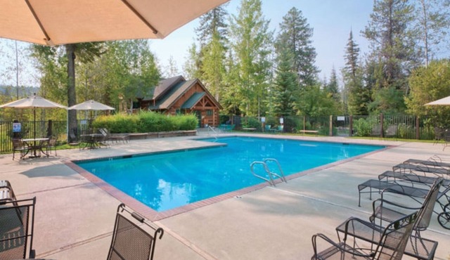 McCall | Family Lake Getaway | Pool + Hot Tub | 2BR