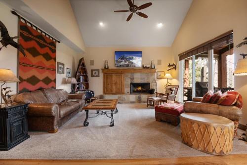 Midway 4 Bedroom 4,5 Bathroom golf course Luxury Turnberry 23 home