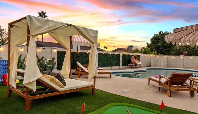 Mins To OT + Heated POOL & HOT TUB + Game Room + Sleeps 14 + Family Friendly!