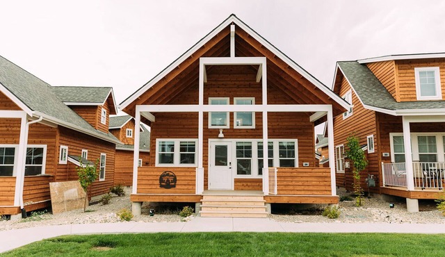 Mod lux bungalow, year round activities, lake living, ski Schweitzer