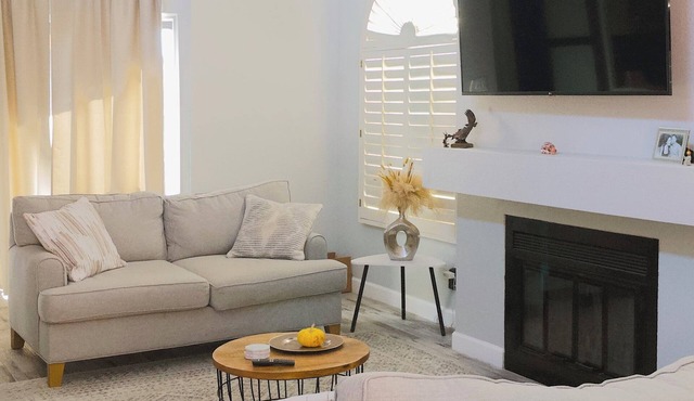 Modern 2-bedroom townhome in sunny Scottsdale near Mayo Clinic