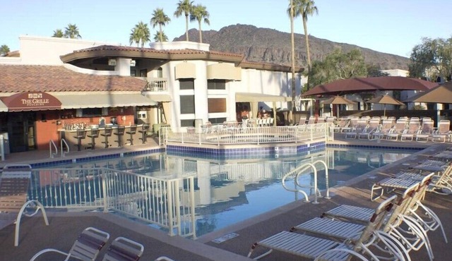 Modern 2BR Condo with Hot Tub in Scottsdale